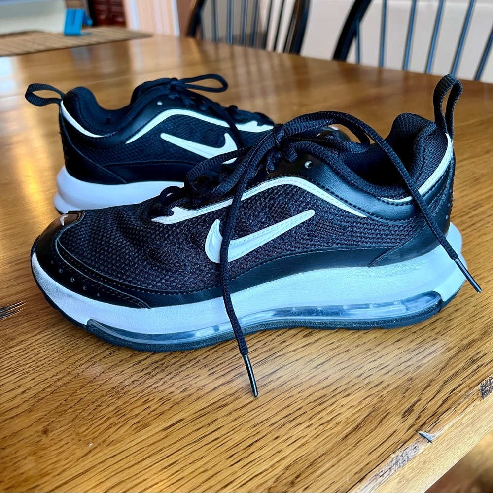 ⭐️ Nike Air Max AP Ladies Trainers Size 6 Black and White
